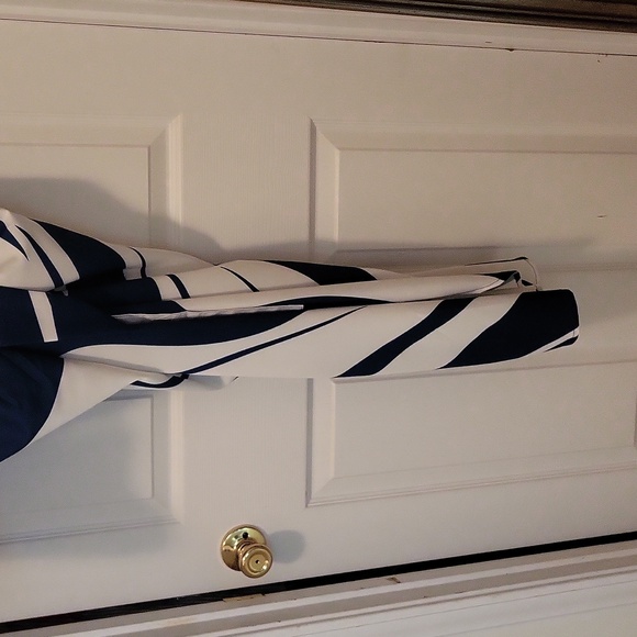 Dress - Picture 2 of 7